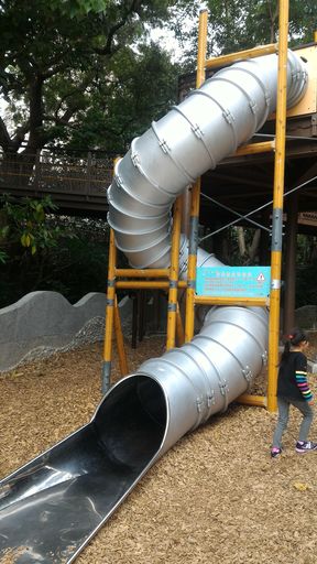 隧道溜滑梯