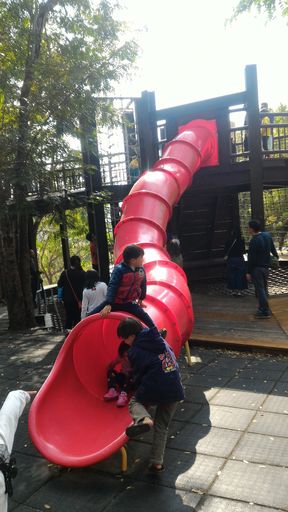 隧道溜滑梯