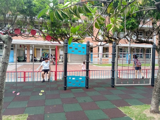 攀爬架