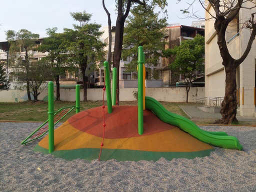 溜滑梯